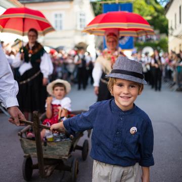 Izjemen obisk zaznamoval 50. Dneve narodnih noš in oblačilne dediščine v Kamniku (Blaž T. Muc)  (118)